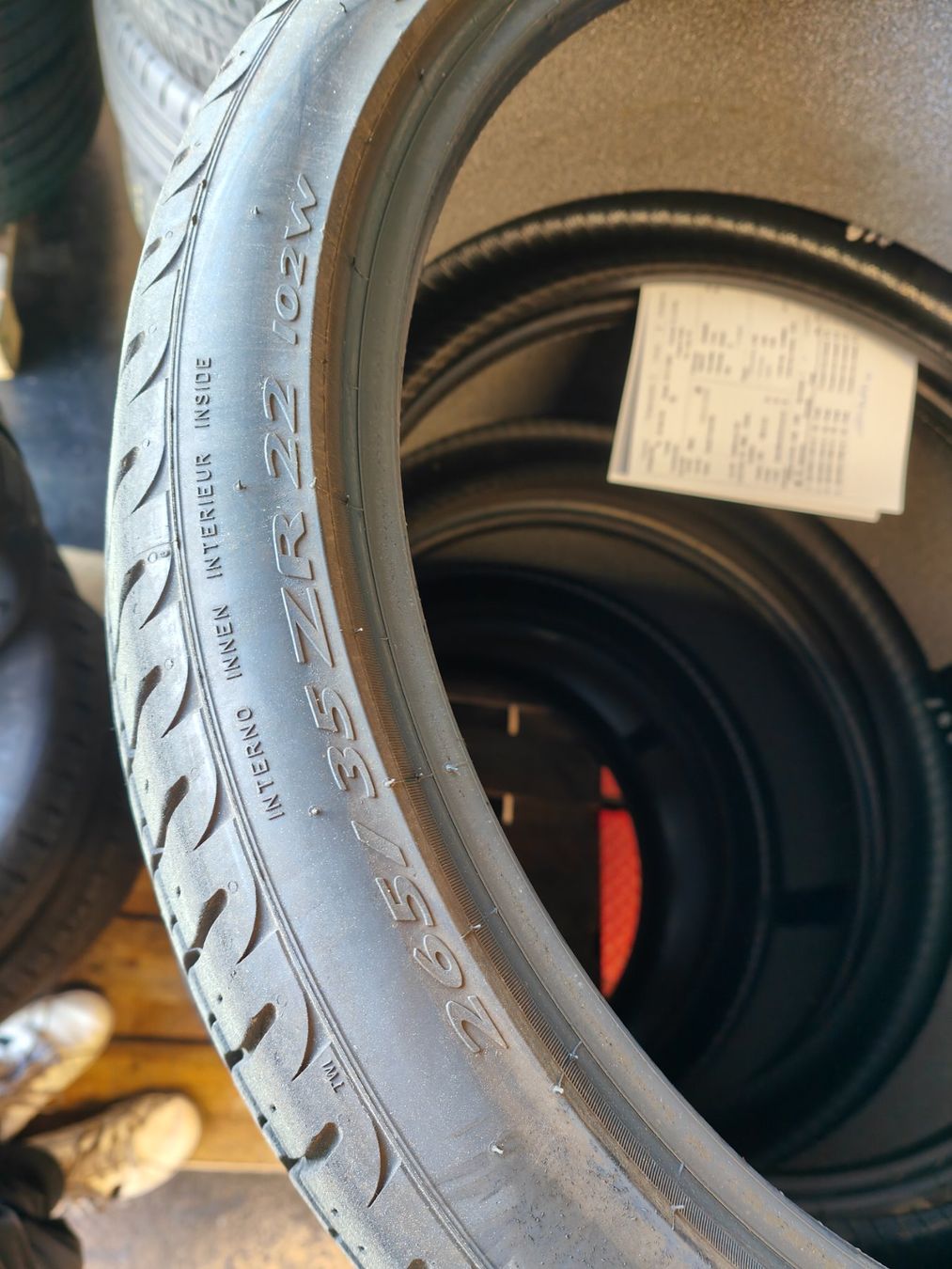 Pirelli Pneus & Kompletträder: 265/35 R22 Sommerreifen – Gebraucht aus Oberengstringen von Reifen-Lagerverkauf 2