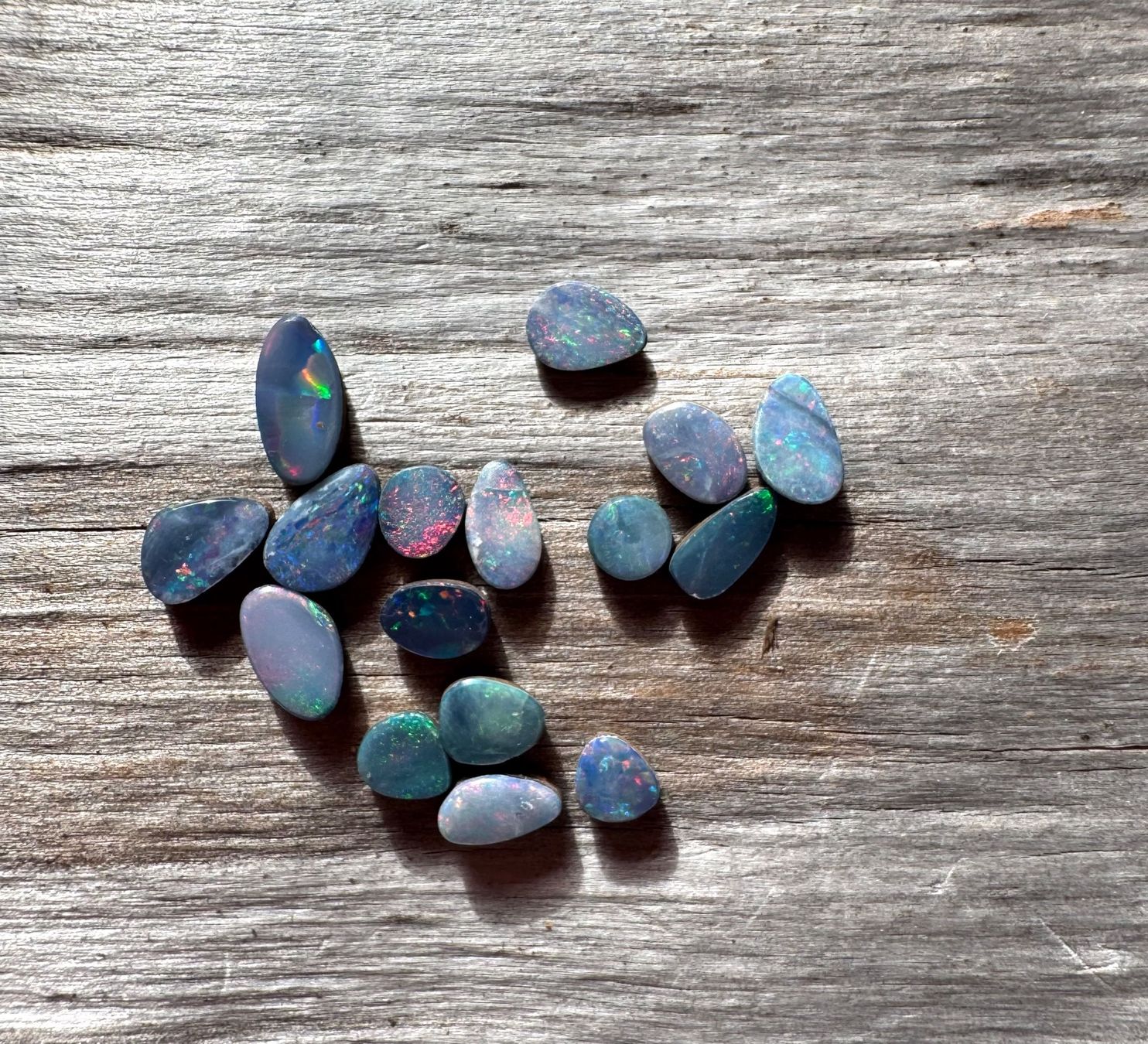 Fossili: 16 x  Opal Cabochons winzig!  echt! DOUBLET   aus Australien – Nuovo e nell'imballaggio originale da Leuggern venduto da gemshow