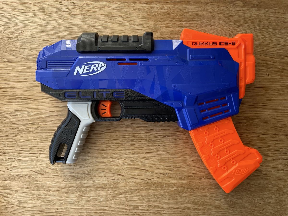 Nerf Jouets: Nerf 7-teilig inkl. Patronen – D'occasion à Zürich par piervier4 2
