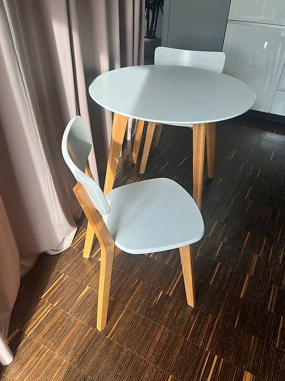 Tischset: Esszimmerstuhl 2er-Set & Esstisch  – Gebraucht aus Winterthur von Janes01 1