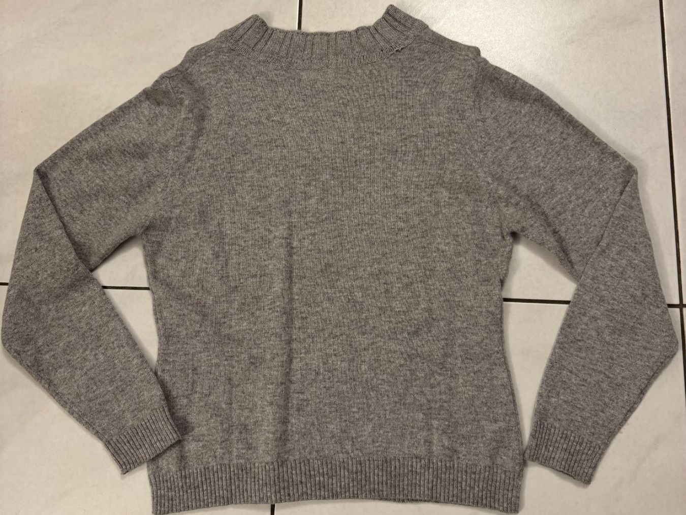 Pulls & Sweat-shirts: Kaschmir Pulli - V- Ausschnitt - hellgrau - Gr. 42 – D'occasion à Maienfeld par Fashion_2009 3