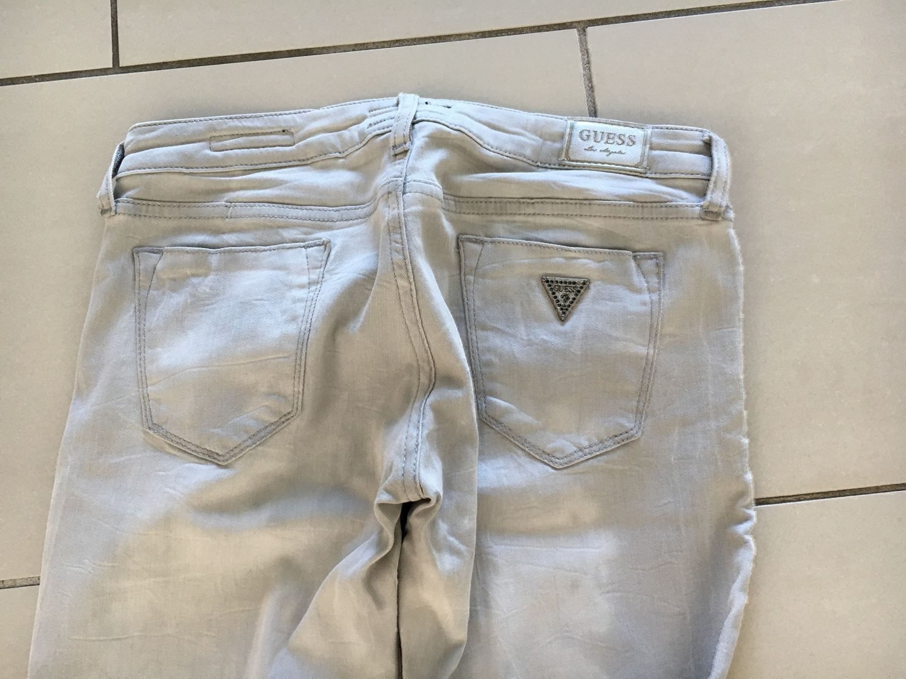 Guess Jeans: GUESS Skinny Slim Hose  beige – Gebraucht aus Buchs-ZH von rivella55 5