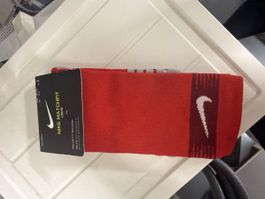 Nike Fussball Socken Dri-Fit rot Grösse 38-42 neu