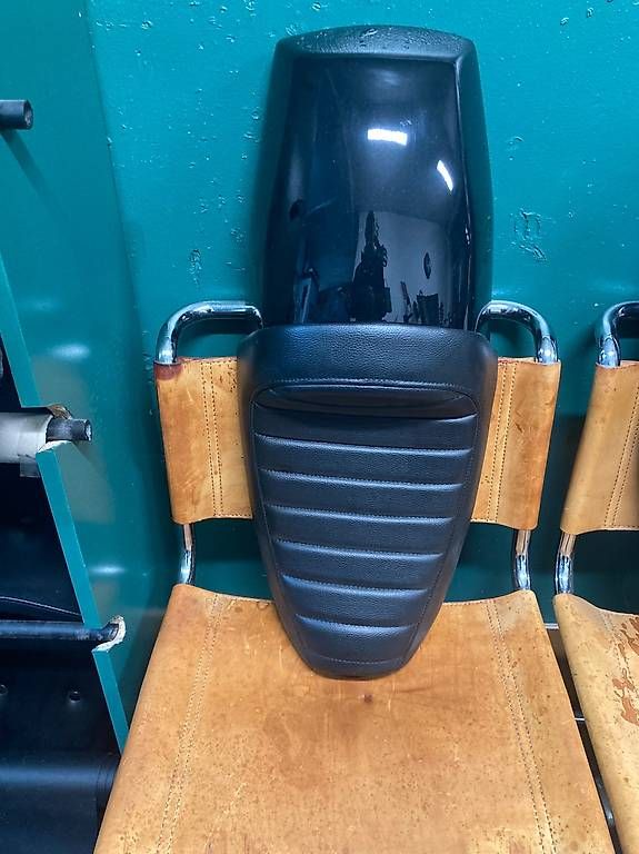 Alle Motorradersatzteile: Selle Triumph Bonneville – Gebraucht aus Genève von Bellameccanica