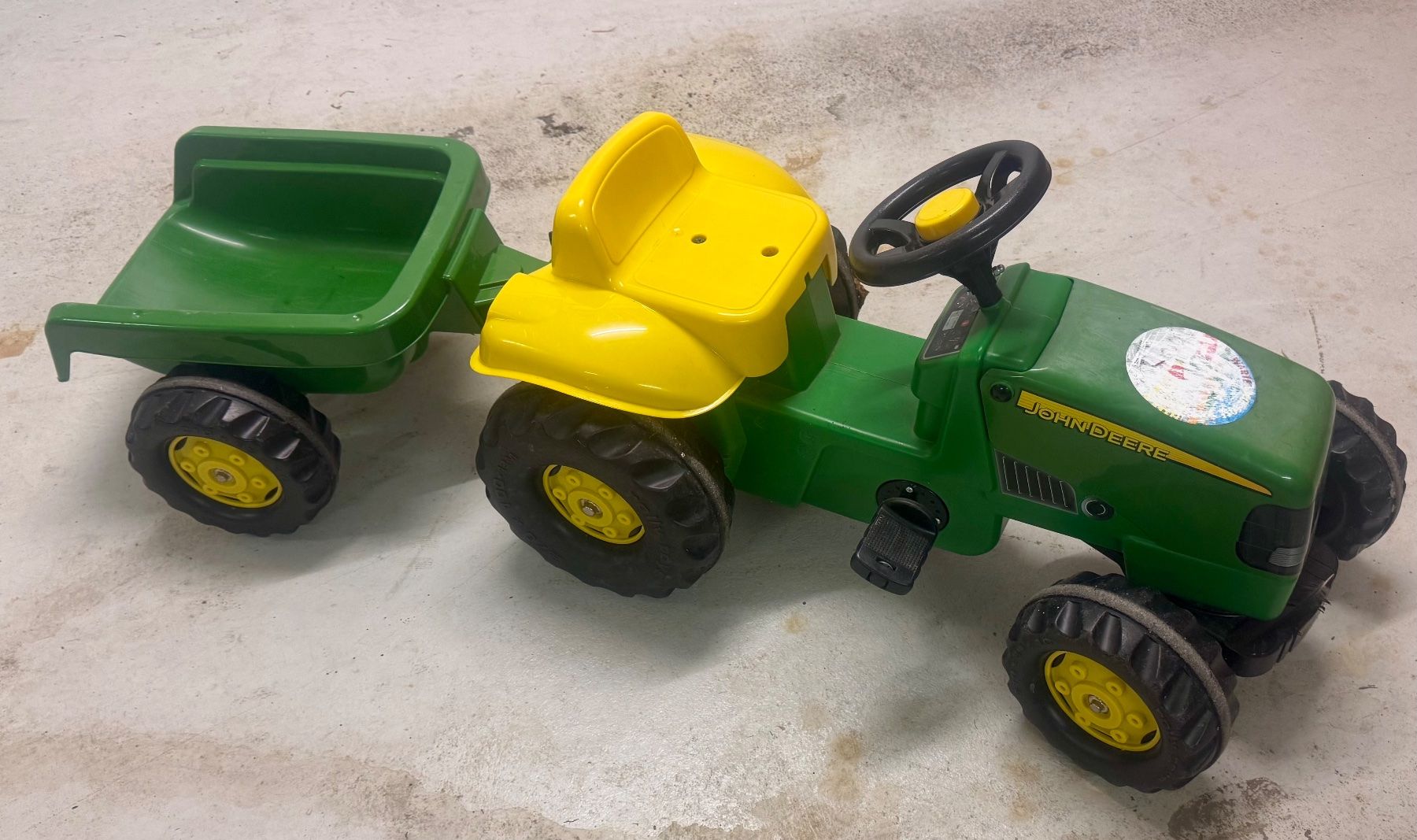 John Deere Véhicules pour enfants: John Deere Traktor mit Anhänger – D'occasion à Lengnau AG par Domenic0 2