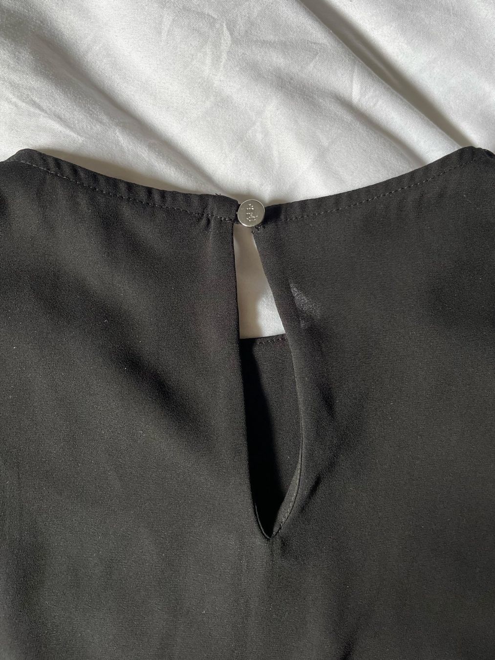 Top: Ralph Lauren Black Sheer Top – Usato da Basel venduto da das_7wzs 3