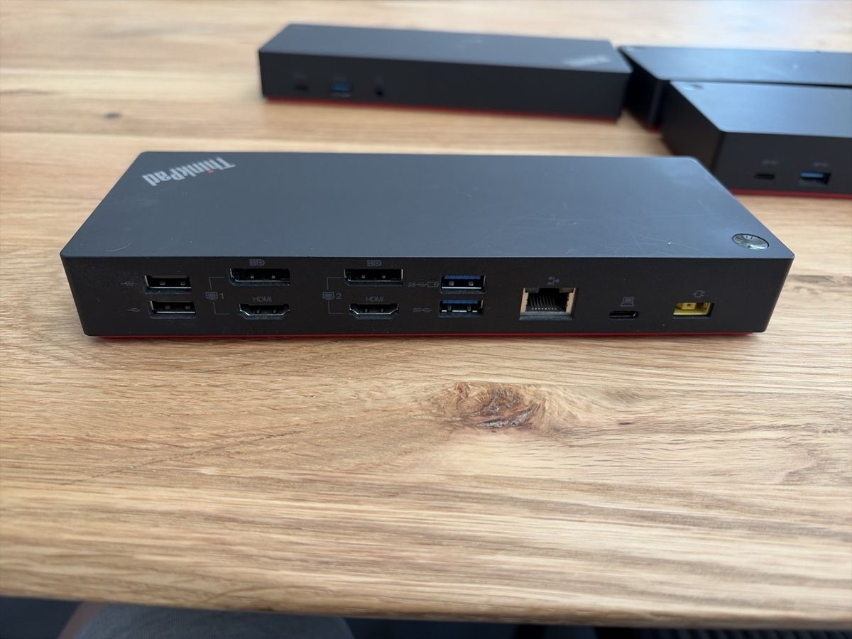 Lenovo Docking station: 4x Lenovo ThinkPad USB-C Docking Station 40AF | Defekt – Difettoso da Ostermundigen venduto da NX-3072 1