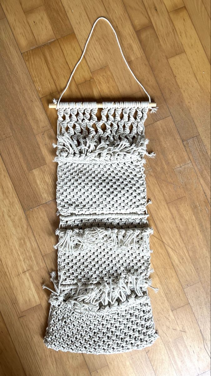 Boohoo Tutte le decorazioni: Makramee Wandbehang mit 3 Ablagefächer – Nuovo e nell'imballaggio originale da Ursenbach venduto da Wegi8