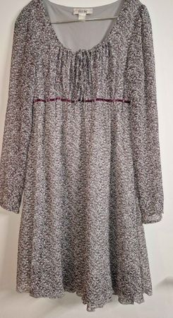 Elegantes Kleid mit Blumenmuster - perfekt für den Herbst!