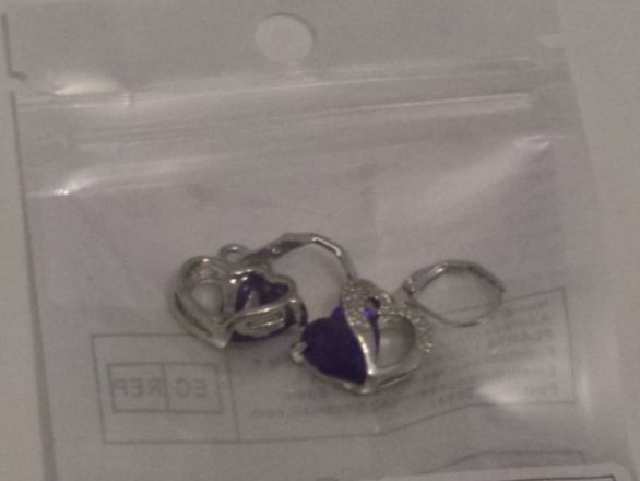 Ohrringe & -stecker: Ohrhänger Herz silberfarbig/violett – Neu und originalverpackt aus Flamatt von Tattoo18