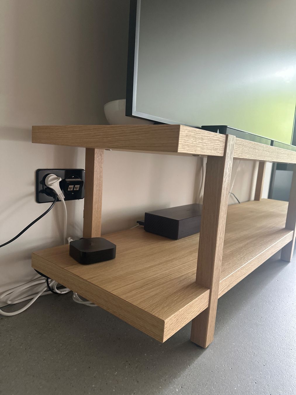 Ikea Mobili TV: Solid Oak TV Stand/ Fernsehständer – Usato da Zürich venduto da soc_kl9g 2