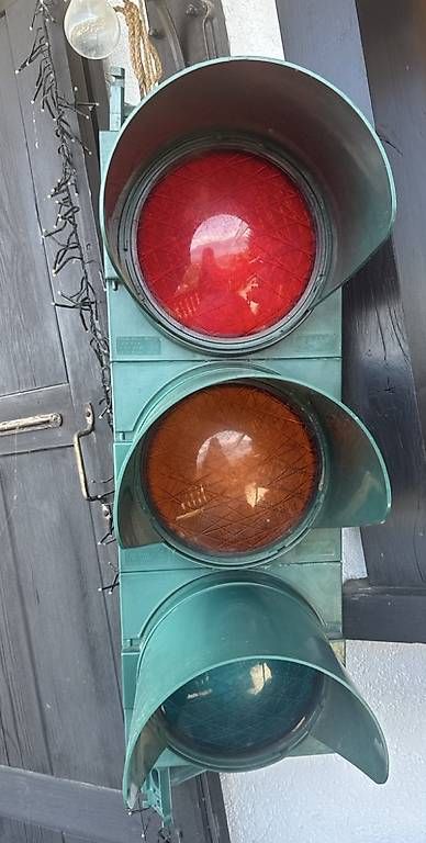 Tutte le decorazioni: Ancien feu de circulation suisse – Usato da Blonay venduto da nao_f5pd 1
