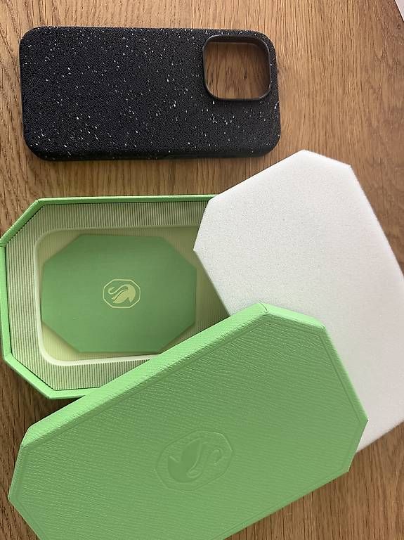 Covers & Schutzfolien: Swarovski Handyhülle I Phone 15 Pro – Gebraucht aus Wittenbach von janine37