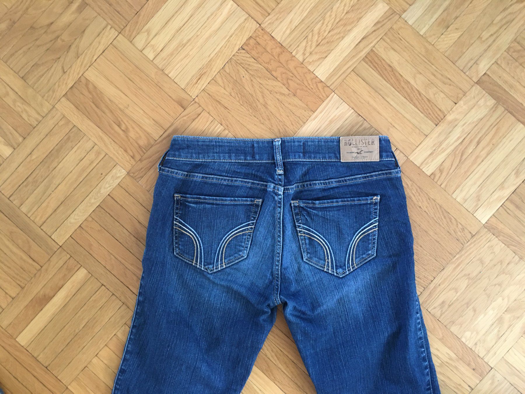 Hollister Jeans: HOLLISTER und 2 American Eagle, ab 1 Fr. – Nuovo (secondo la descrizione) da Rümlang venduto da ron2000 3