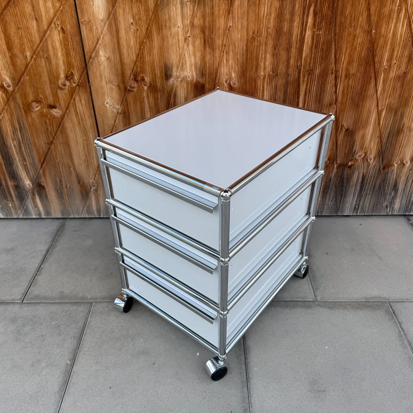 USM Banconi: USM Haller Rollcontainer Rollkorpus lichtgrau -top Zustand- – Usato da Ramsen venduto da Studio82 1