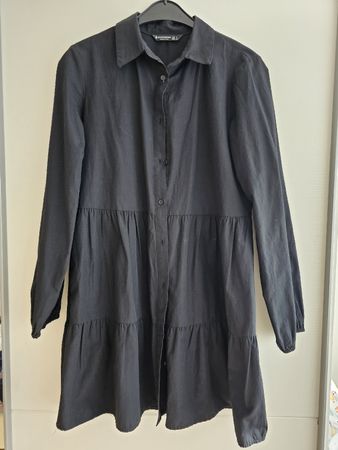 Schwarzes Kleid, Stradivarius, Grösse M