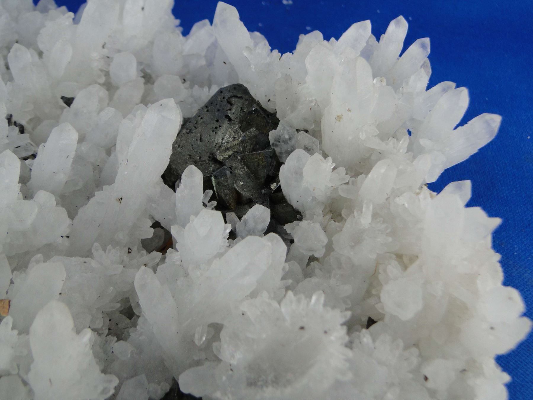 Mineralien & Heilsteine: Bergkristall mit Tetrahedrit – Gebraucht aus Schinznach Bad von Demerald 2
