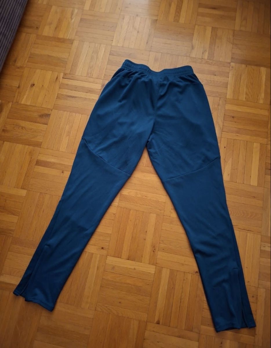 Puma Pantaloni: Puma Trainingshose OM – Usato da Wetzikon ZH venduto da eli_kg9j 1