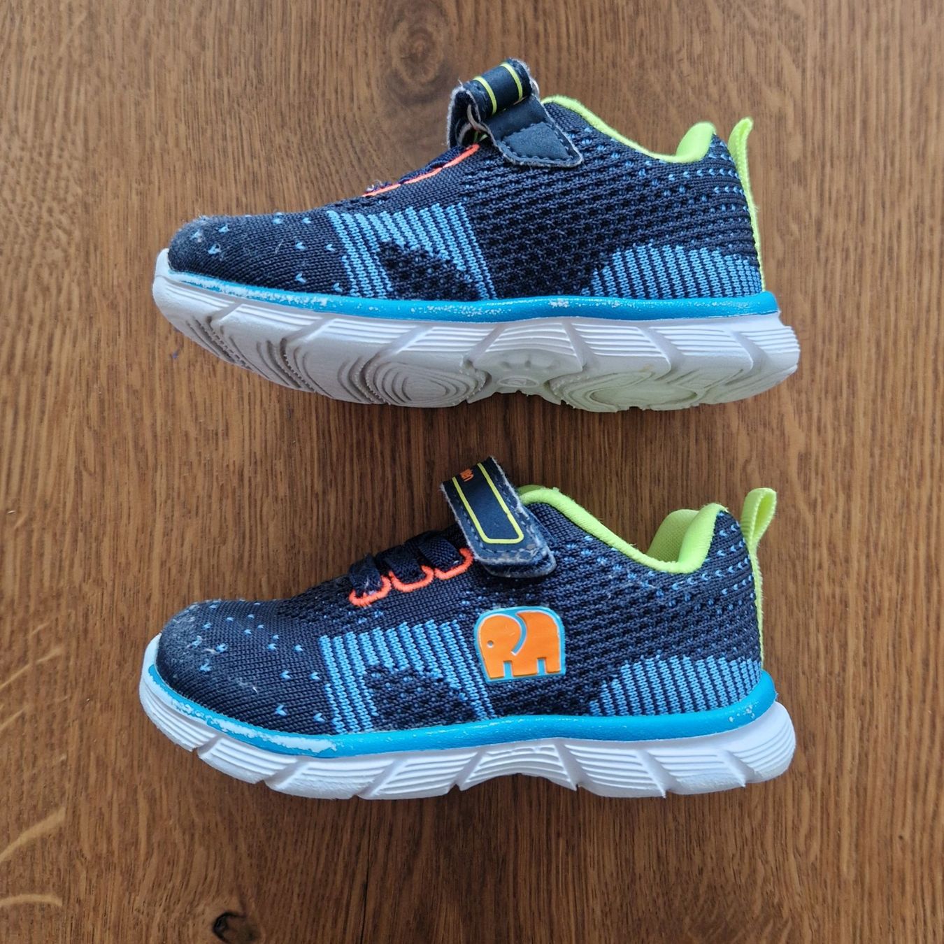 Elefanten Schuhe für Jungen: ***TIAM Sneaker elefanten, Mittel, Gr. 20*** – Gebraucht aus Gattikon von psailer 1