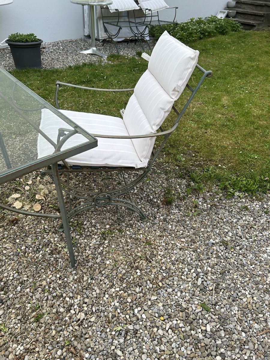 Tavoli: Gartentisch mit 6 Stühlen, 100 % wetterbeständig, robust  – Usato da Bretzwil venduto da Artist6