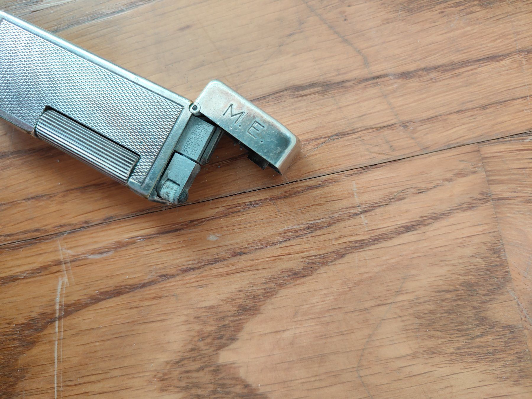 Dunhill Accendini: Vintage Dunhill Feuerzeug, M.E. Initialen – Usato da Olten venduto da Mezopotamya 3