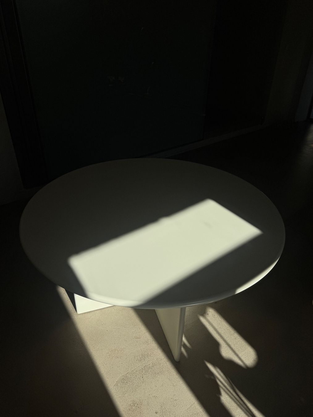 Tavoli: Gustaf Westman Round Table 1400mm – Usato da Bern venduto da Gigigian 1
