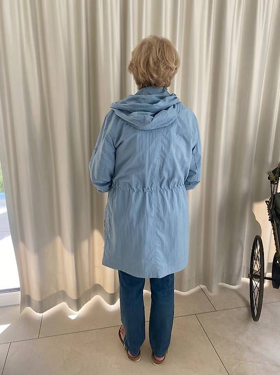 Giacche: Regenjacke mit Kapuze – Usato da Luzern venduto da Lisbeth54 1