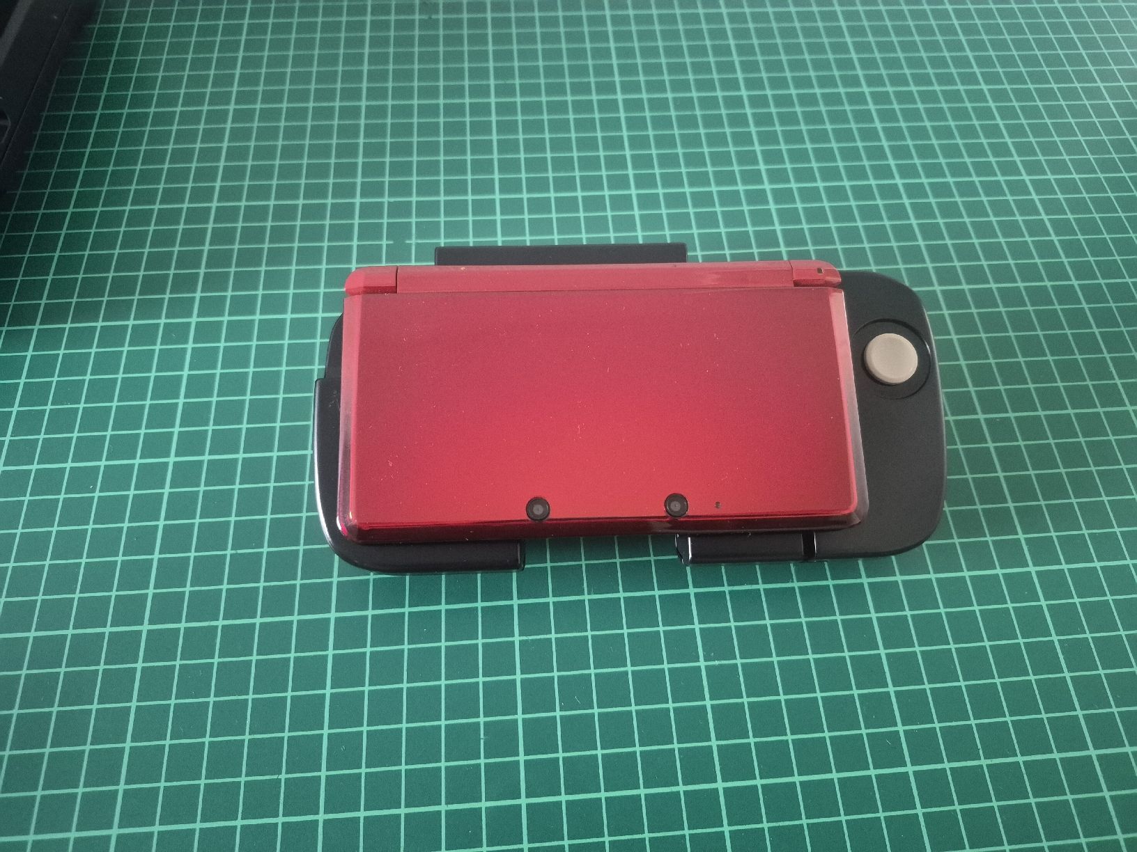 Nintendo Console: Red Nintendo 3DS red Bundle - Zelda, Mario & Accessory! – Usato da Meyrin venduto da Retro-GZ 2