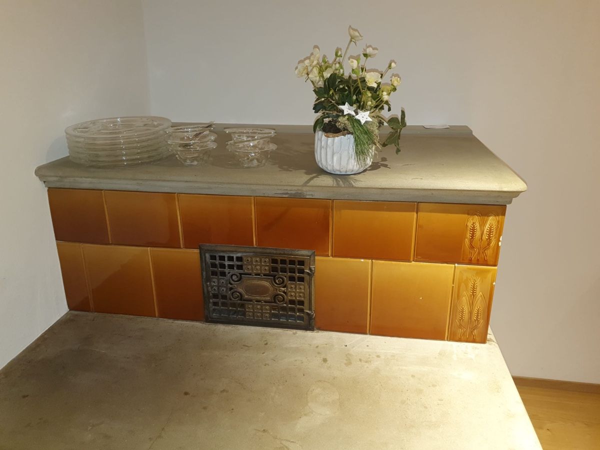 Altri mobili d'antiquariato: Sitzofenkacheln demontiert – Usato da Krattigen venduto da I-reen 3
