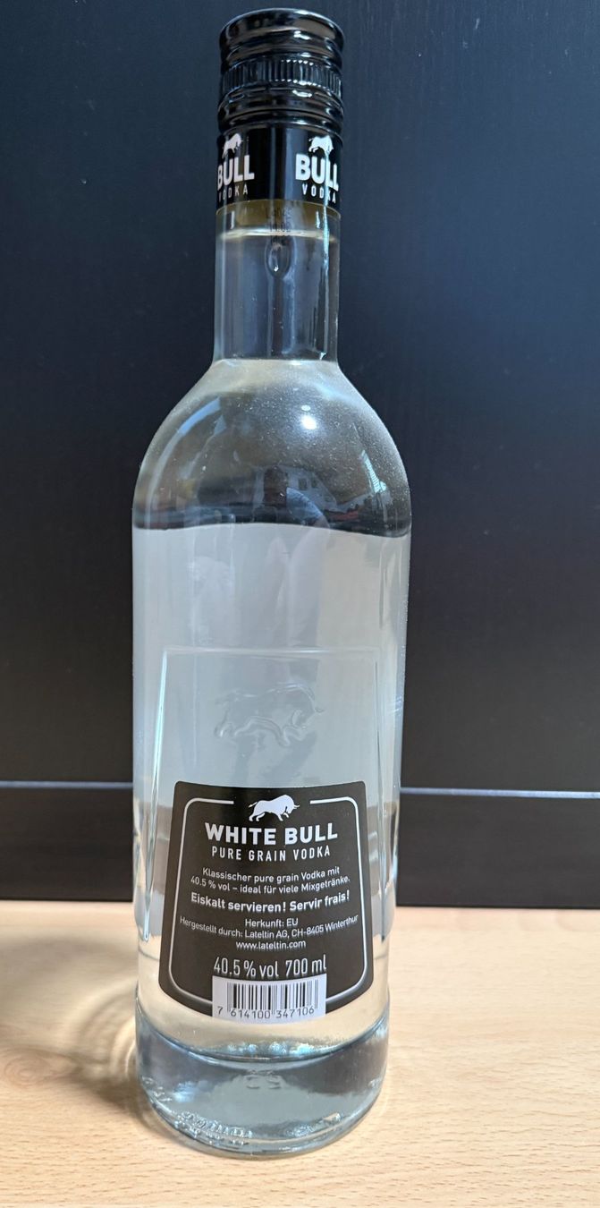 Bevande alcoliche: White Bull Vodka 700ml – Nuovo e nell'imballaggio originale da Merenschwand venduto da Ej99 1