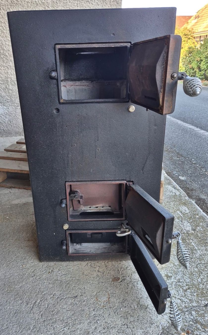 Autres meubles anciens: Holzofen – D'occasion à Zauggenried par MGZa 2