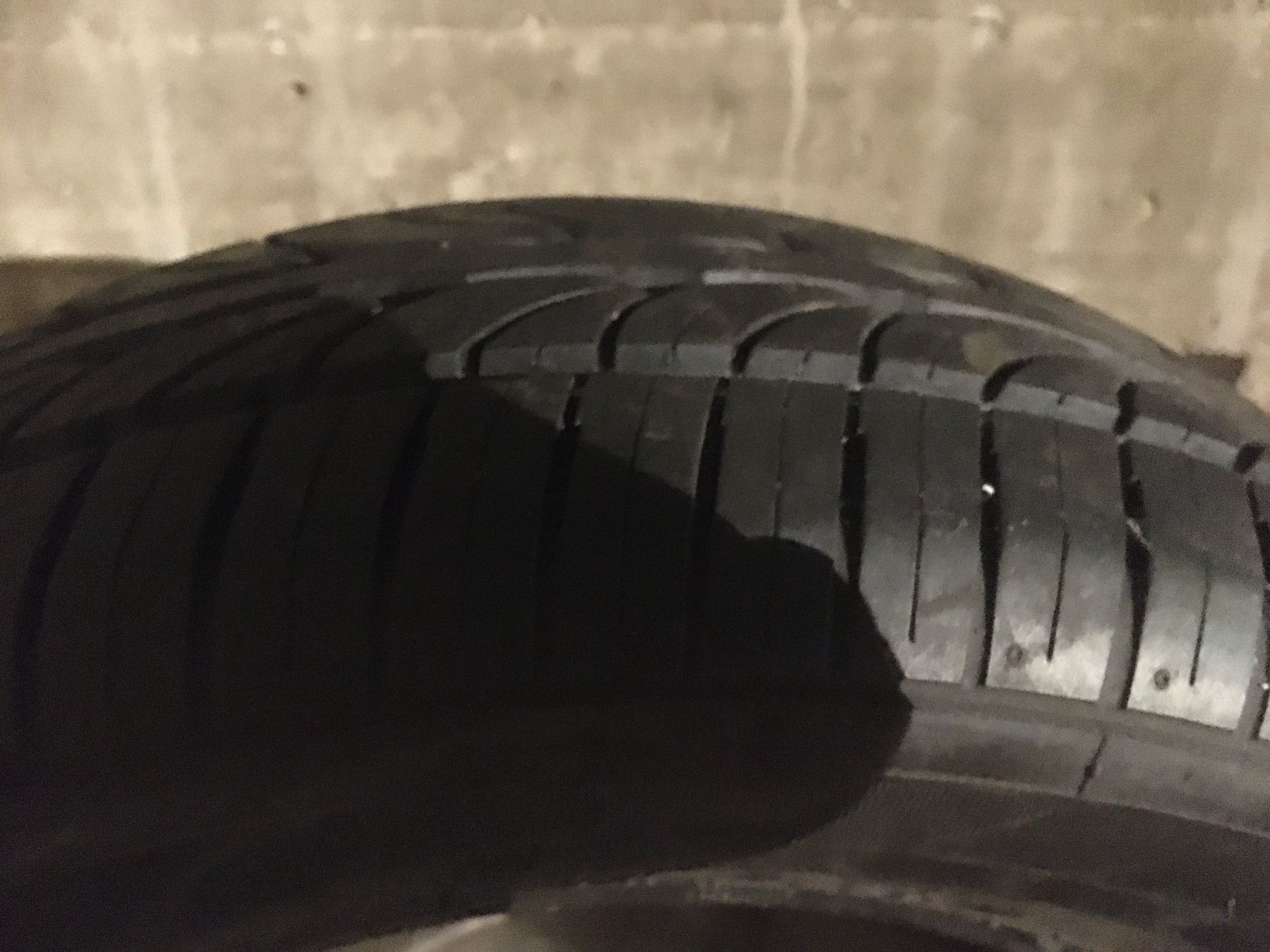 Pneus & Roues: 4 pneus 185/65 R14 – D'occasion à Blignou (Ayent) par DOLORESZ
