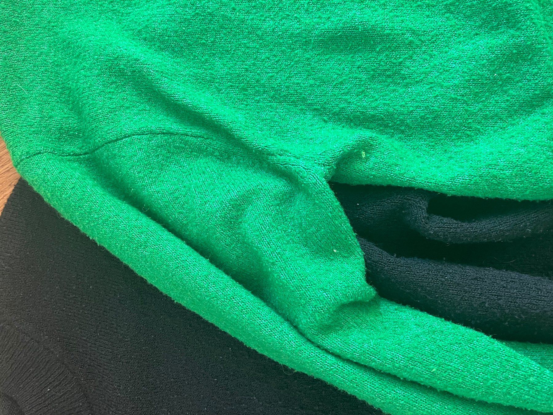 Pullover & Sweatshirts: 2 H&M Pullis grün & schwarz Gr. M – Gebraucht aus Zürich von samatu 3