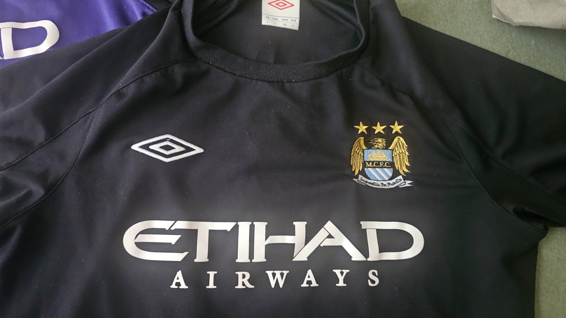 Leibchen & Hosen: 2 maillots Manchester City – Gebraucht aus St-Prex von sebgav 1