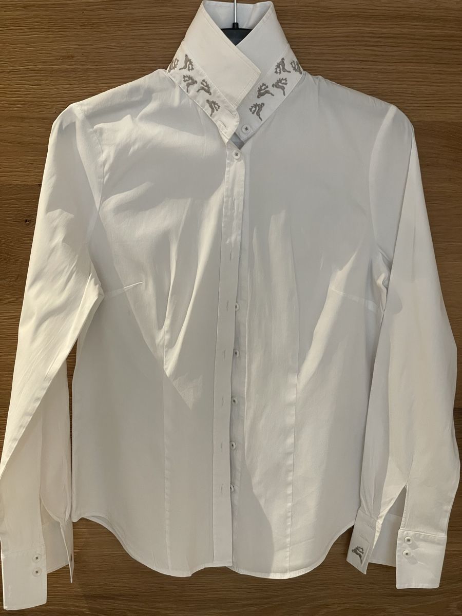 Blusen: Wallmann Bluse weiss mit Hirsch in Grau Gr.38 – Gebraucht aus St. Moritz von hdj_dd7v