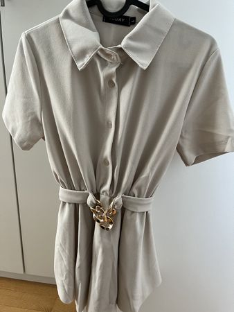 Schönes Top beige mit Gürtel, Grösse M, neuwertig