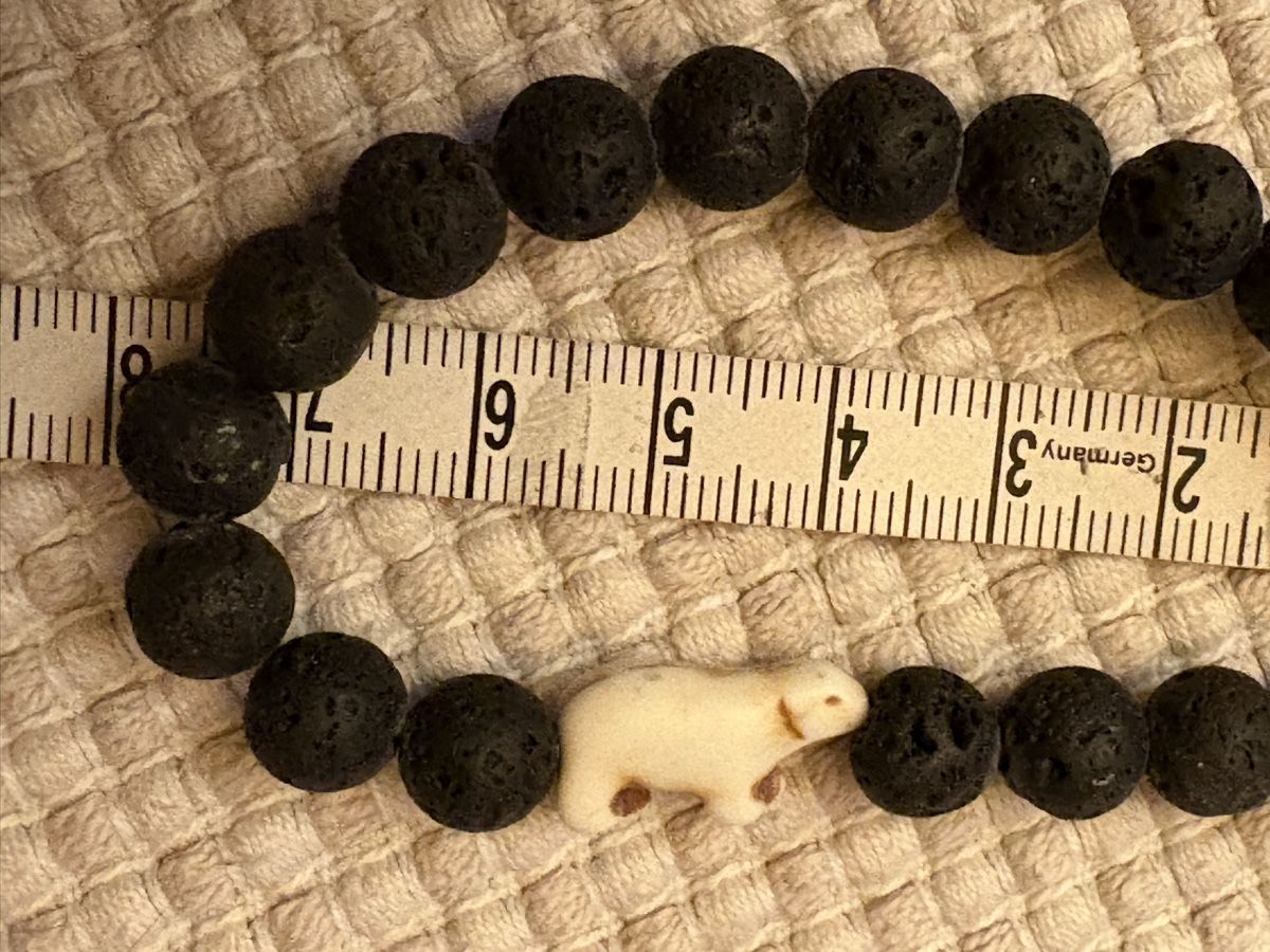Armbänder & -reifen: Armkette mit Lava Stein – Gebraucht aus Rümlang von baselsale1 1