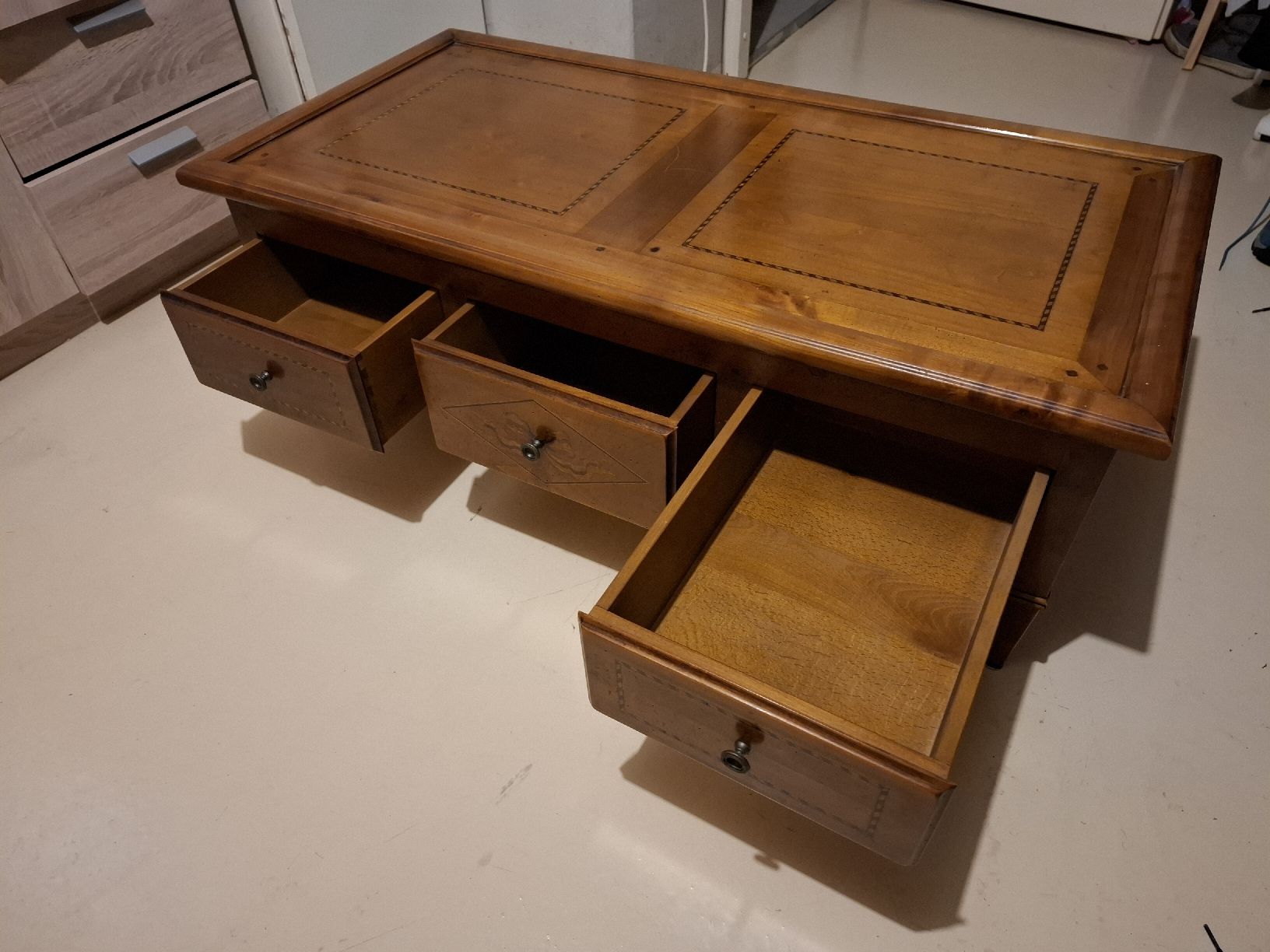 Tavoli: table basse en merisier massif Roche Bobois – Usato da Vernier venduto da mimi1963 2