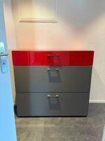 Schuhschrank rot grau zwei Klappen und Schublade