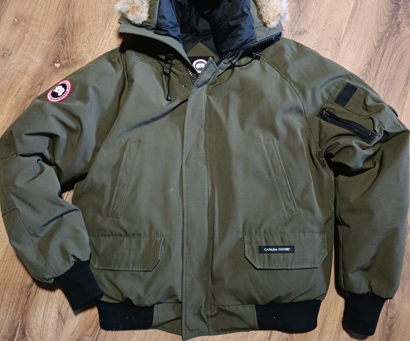 Canada Goose Giacche: Canada Goose Bomberjacke Khaki – Usato da Reitnau venduto da Moendi88