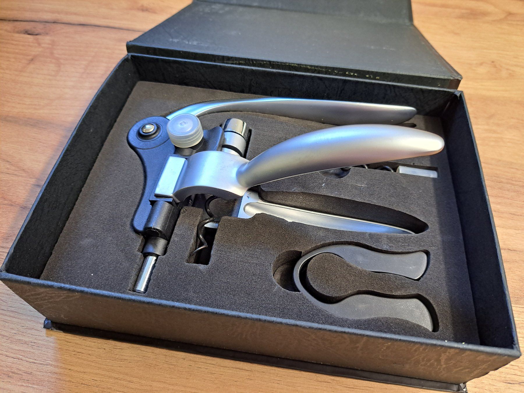 Apribottiglie & Tappi per chiusura: Saveur & Découverte Hebel-Korkenzieher Wein-Geschenkset – Usato da Hauptwil venduto da maexchen71