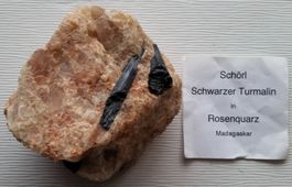 Schörl / Schwarzer Turmalin in Rosenquarz, Madagaskar