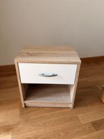 Nachttisch in gutem Zustand