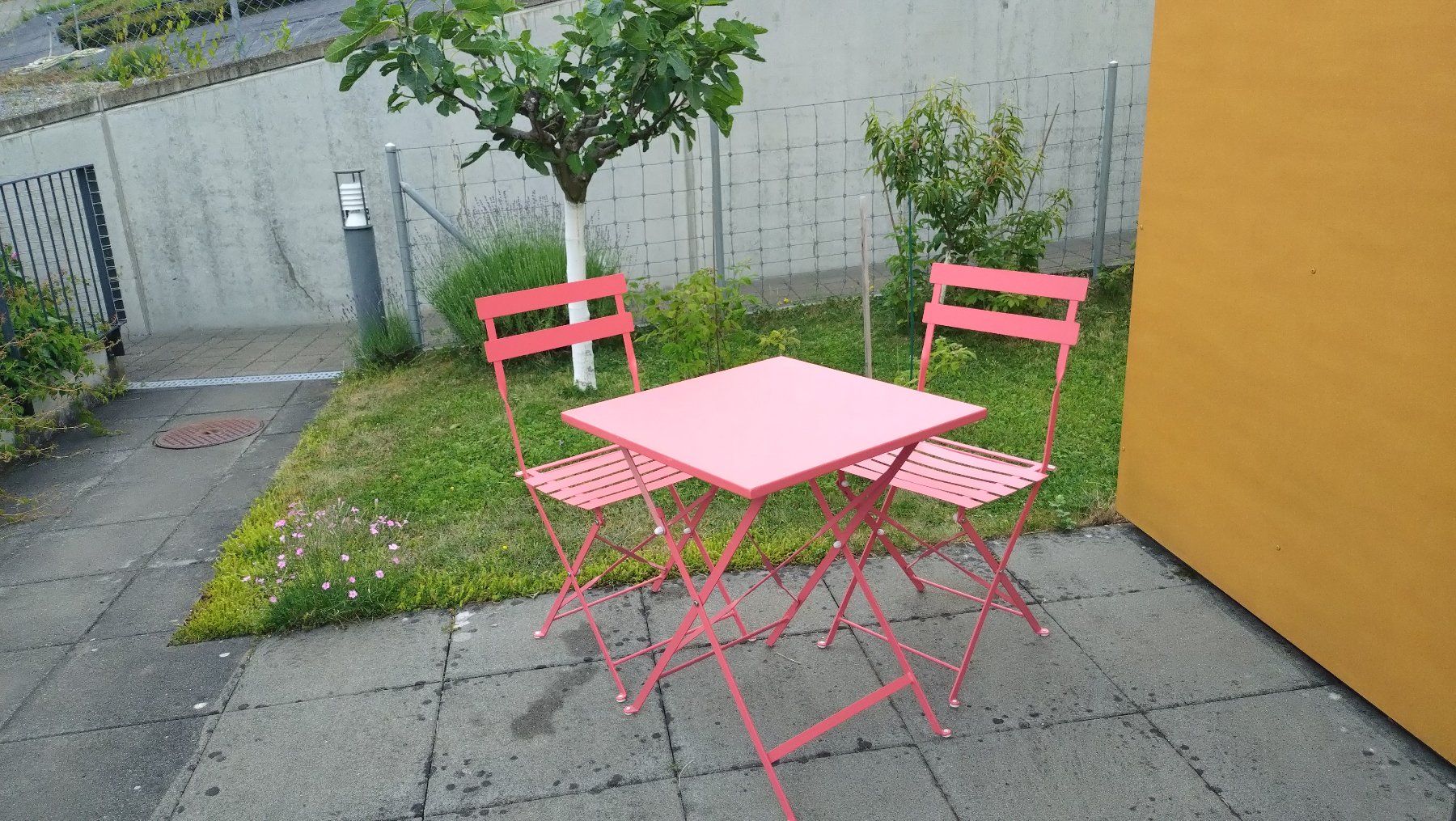Ikea Tischset: Pink Tisch mit zwei Klappstühlen – Neu (gemäss Beschreibung) aus Erlenbach ZH von ultraSale