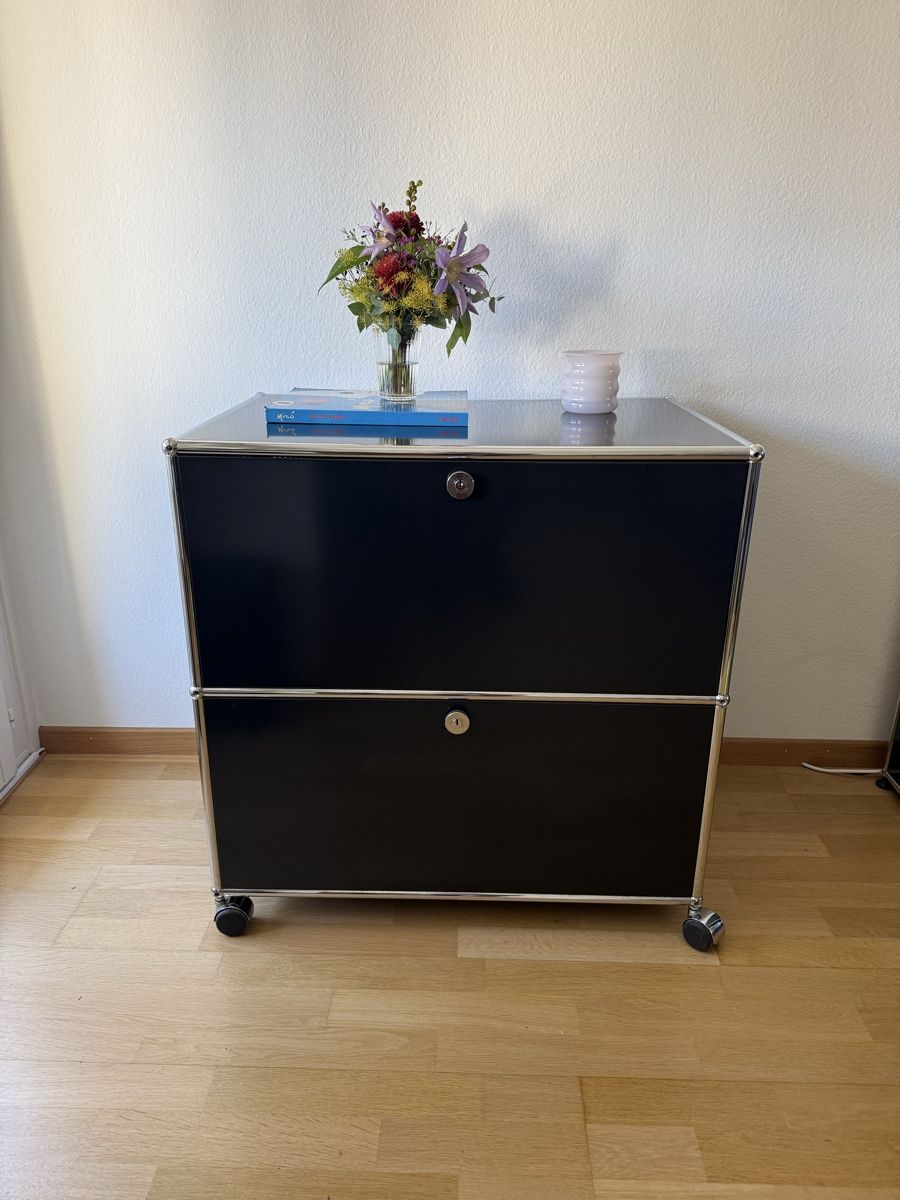USM Regale: USM Haller Rollkorpus / Sideboard, schwarz – Gebraucht aus Zürich von dreimal2