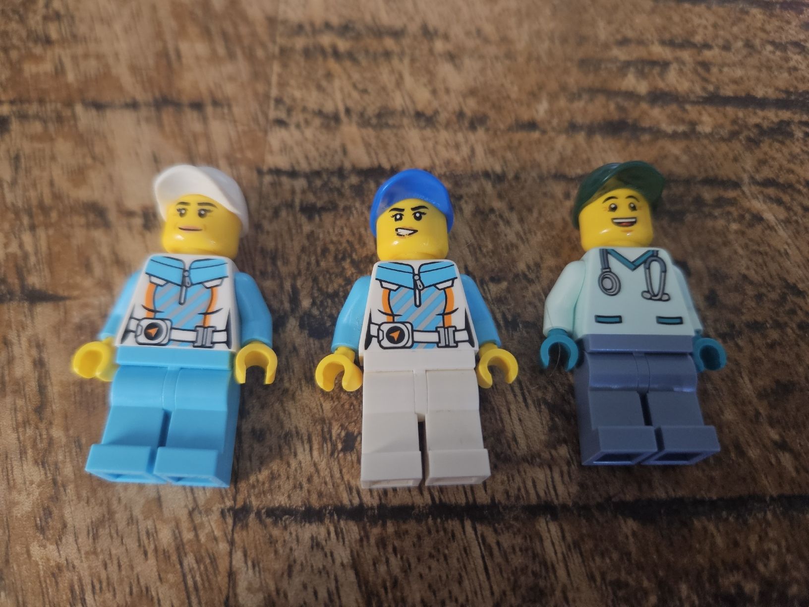 Lego Kit di costruzioni: lego lot de 3 figurines  – Usato da Confignon venduto da Ecrofigs