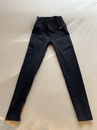 Leggings Aimn schwarz Grösse S neuwertig
