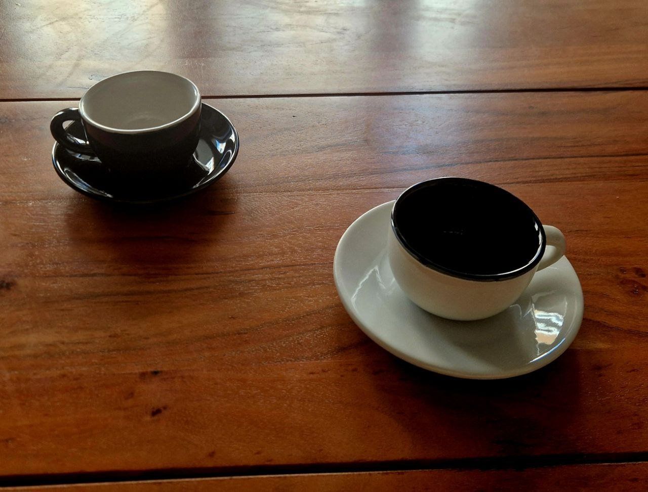 Geschirrsets: Schwarz-Weisses Espresso Set – Gebraucht aus Bern von Lu.Ma 2