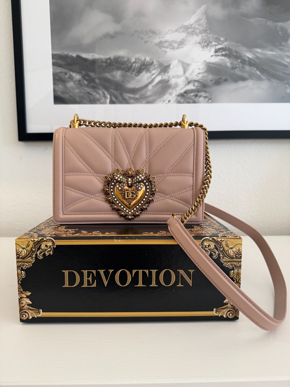 Dolce & Gabbana Borse da donna: Dolce & Gabbana Devotion medium shoulder bag – blush pink – Usato da Basel venduto da Paulandrewlee