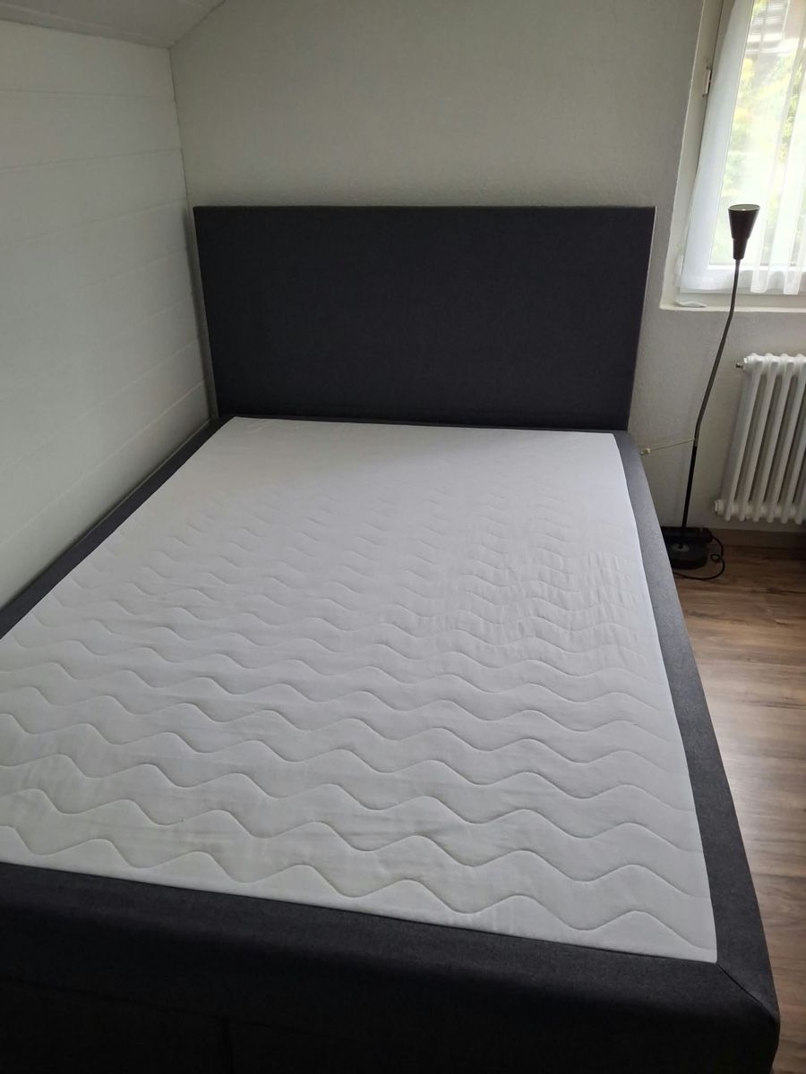 Betten: Boxspringbett dunkelgrau mit Matratze – Neu (gemäss Beschreibung) aus Flawil von ara_pdx9